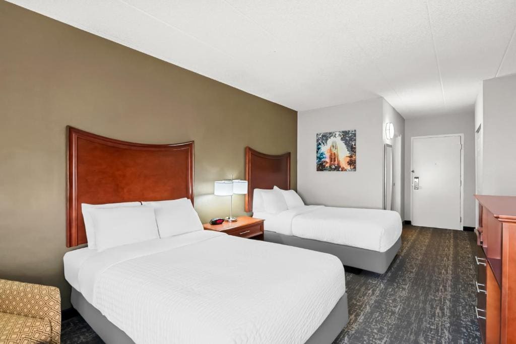 Quadruple Room with Two Queen Beds - Non Smoking room - Image 1