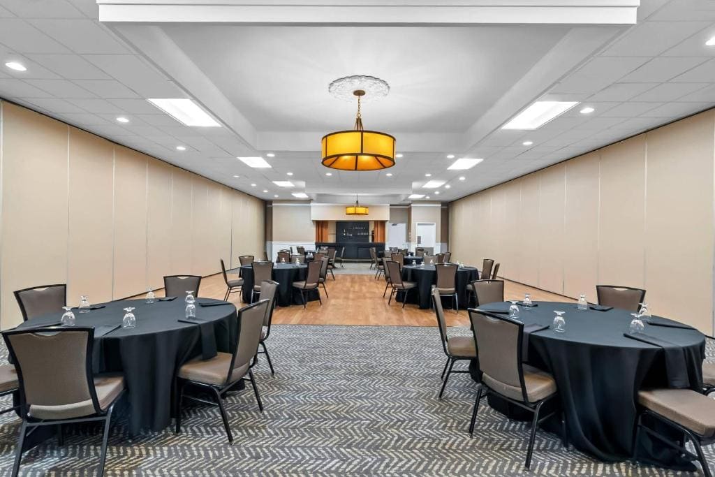 King Suite - Non Smoking room - Image 2