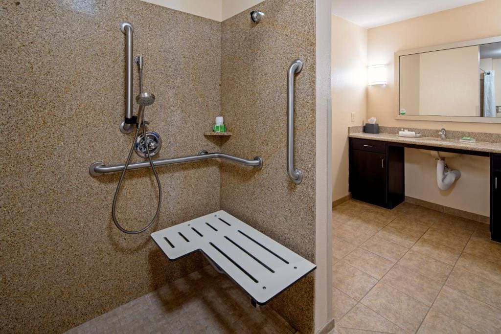 Queen Room - Disability Access room - Image 2