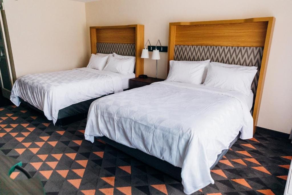 Standard Room with Two Queen Beds room - Image 2