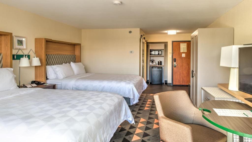 Standard Room with Two Queen Beds room - Image 1