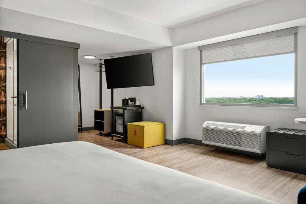 Savvy King Room room - Image 1