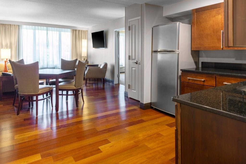 1 King One-Bedroom Suite room - Image 3