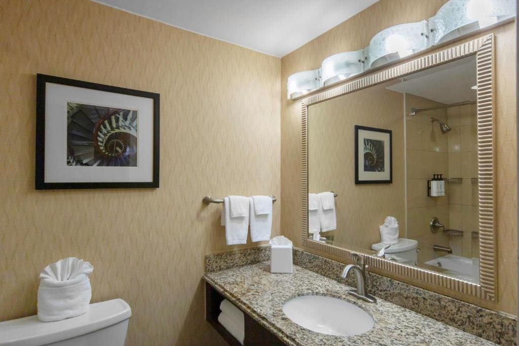 Standard Queen Room with Sofa Bed - Non-Smoking room - Image 2
