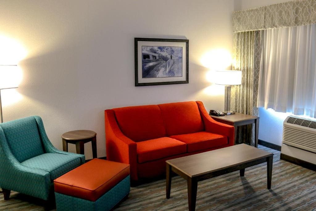 King Suite with Sofa Bed room - Image 3