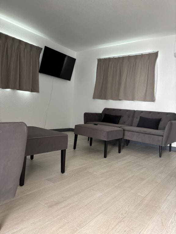 One-Bedroom Villa room - Image 3