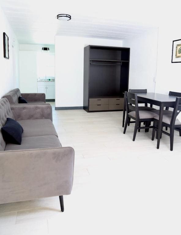 One-Bedroom Suite room - Image 3