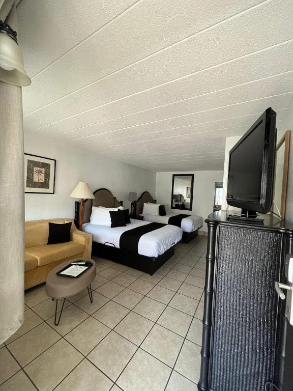 One-Bedroom Bungalow room - Image 3