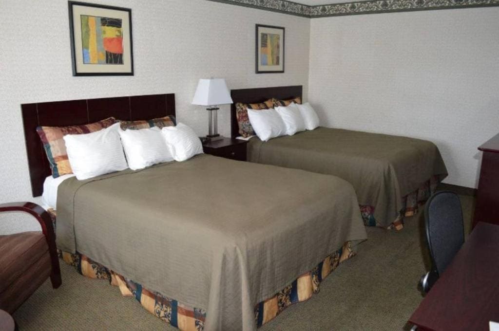 Queen Room with Two Queen Beds room - Image 2