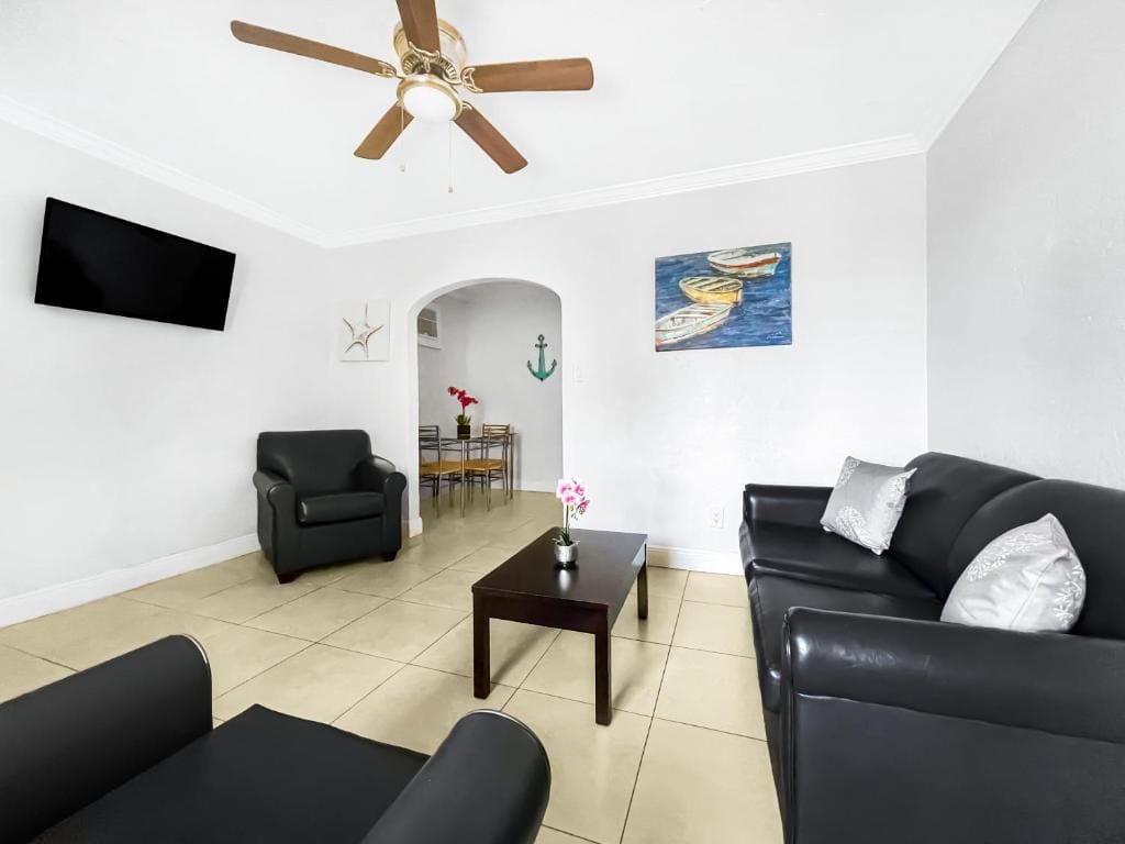 One-Bedroom Suite room - Image 1