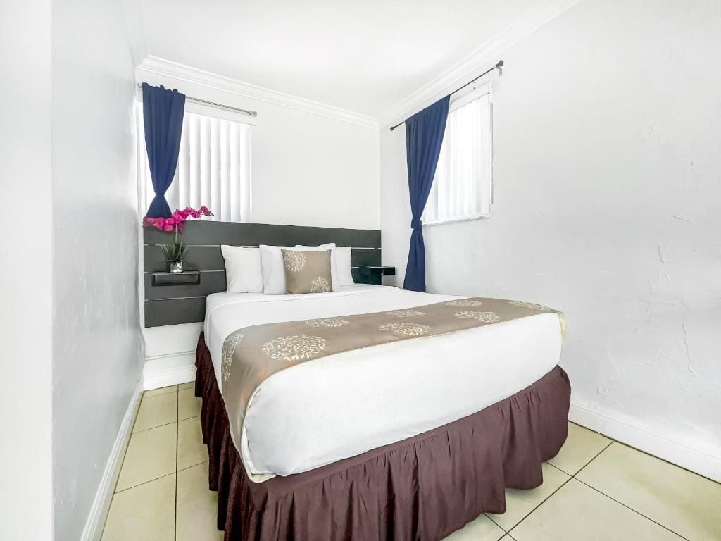 One-Bedroom Suite room - Image 2