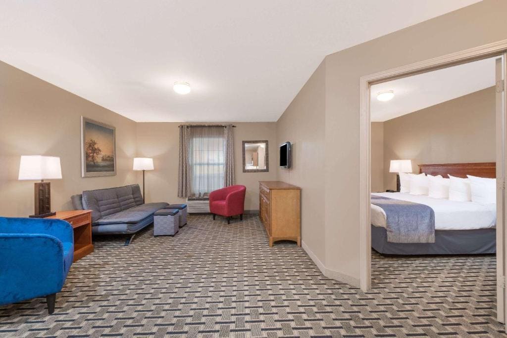 King Studio Suite - Disability Access/Non-Smoking room - Image 3