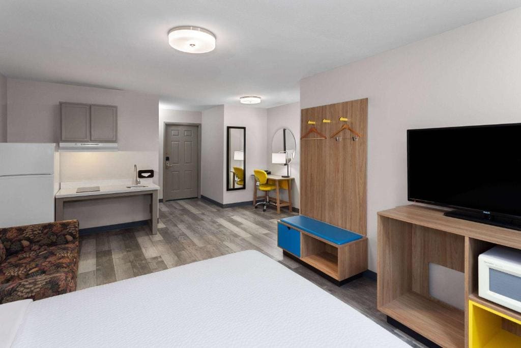 King Studio Suite - Disability Access/Non-Smoking room - Image 2