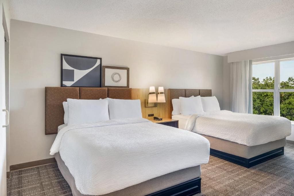 One-Bedroom Suite with Two Queen Beds room - Image 2