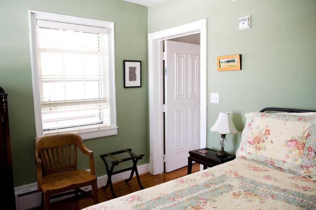 Deluxe Double Room with Balcony room - Image 2