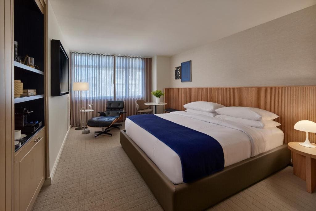 Deluxe King Room room - Image 3