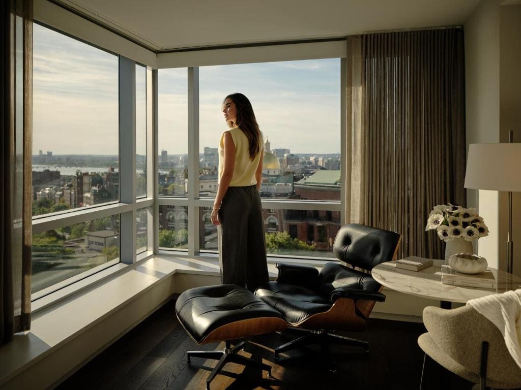 Premium Corner King Skyline View room - Image 3