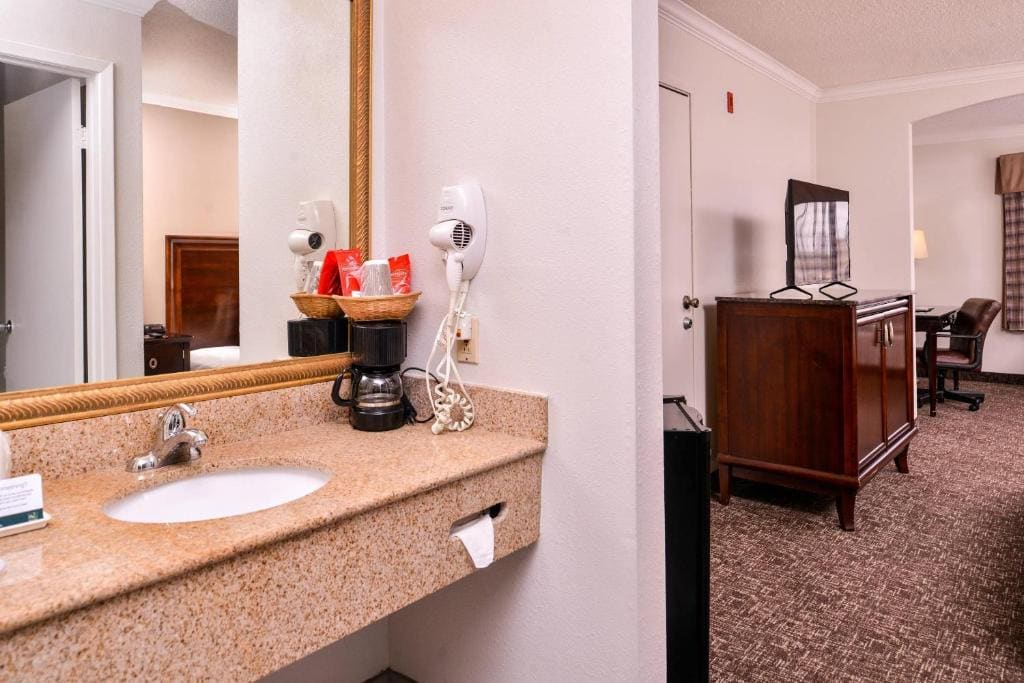 King Room - Non-Smoking room - Image 2