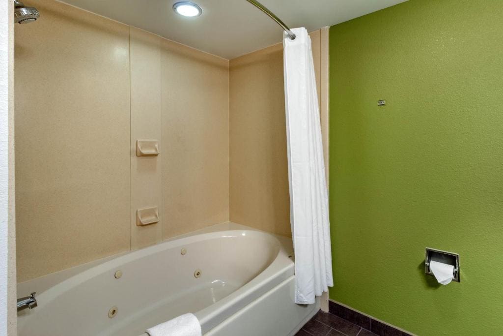 King Suite with Sofa Bed - Non-Smoking room - Image 1