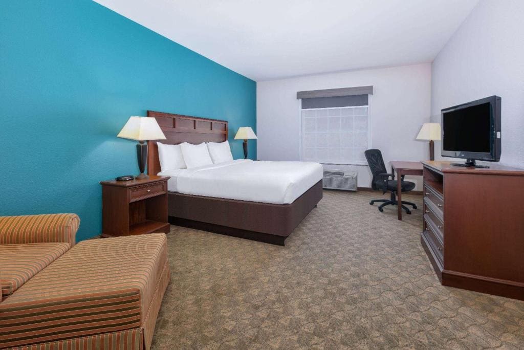 King Room - Non-Smoking room - Image 1