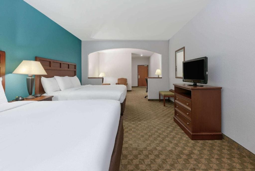 Suite with Two Queen Beds - Non-Smoking room - Image 1