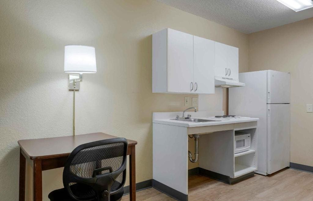 2 Queen Beds | Smoking, Kitchen room - Image 2