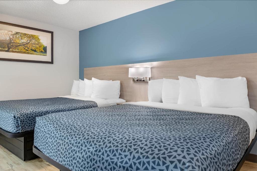 Deluxe Efficiency Double Room with 2 Double Beds - Non-Smoking room - Image 1