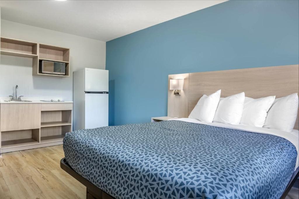 Deluxe King Room - Non-Smoking room - Image 1