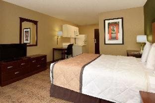 Studio with 2 Queen Beds - Non-Smoking room - Image 1