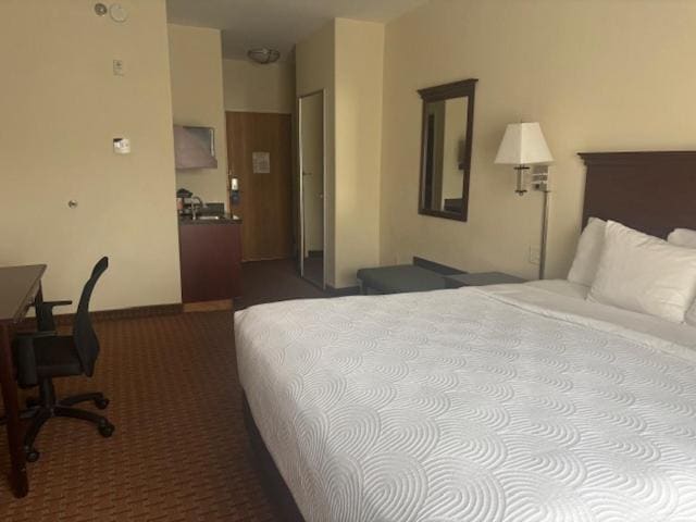 King Room - Non-Smoking room - Image 2