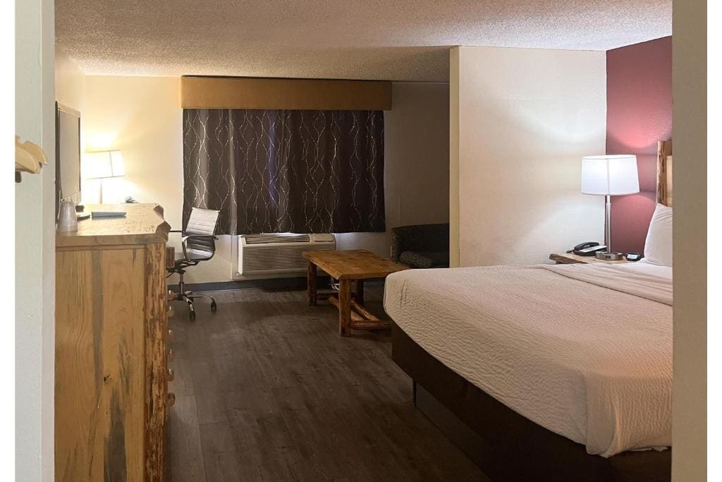 King Room - Non-Smoking room - Image 1
