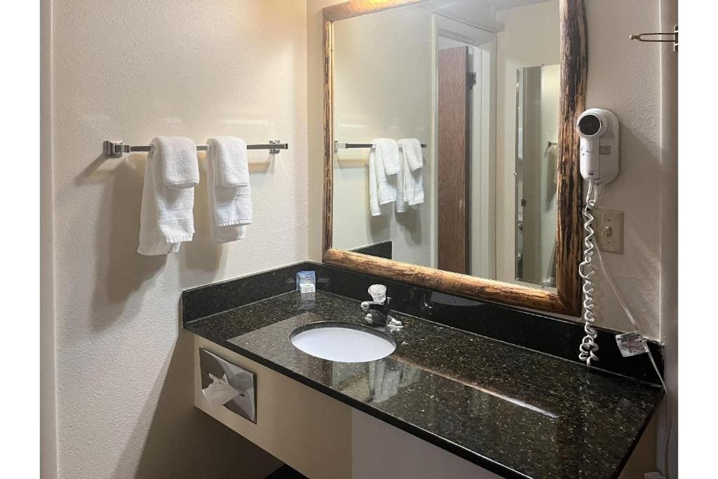 King Room - Non-Smoking room - Image 3