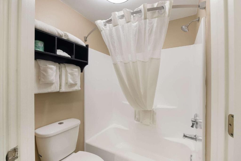 King Room - Accessible/Non-Smoking room - Image 2