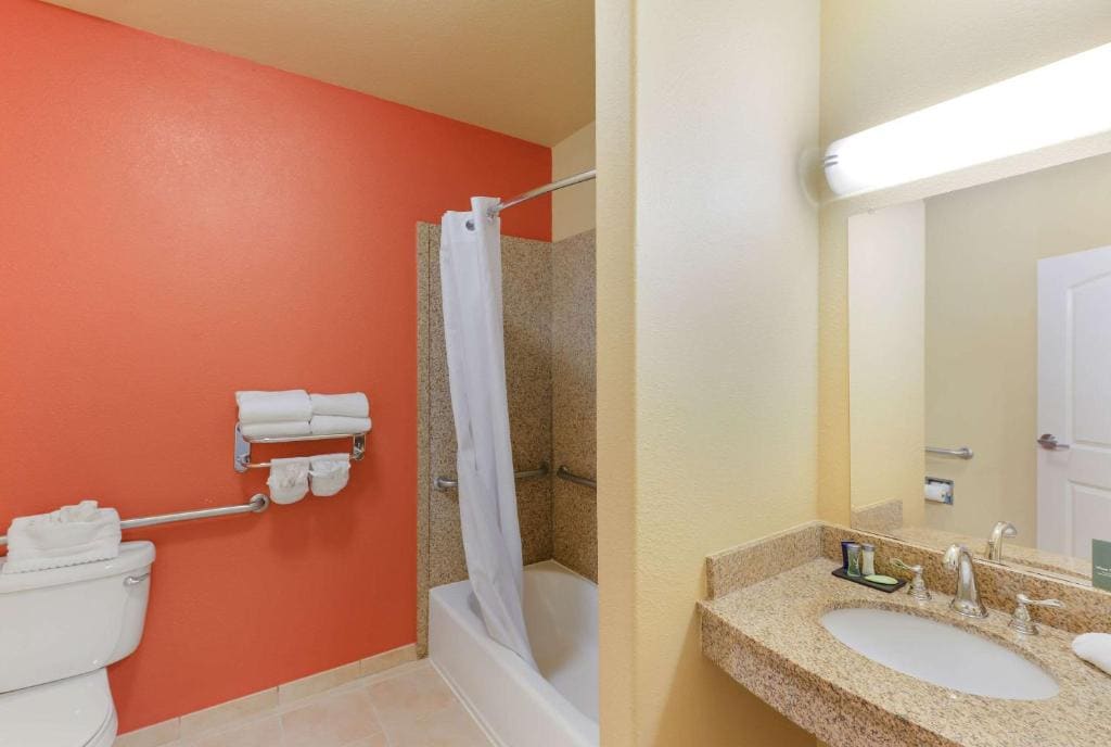 King Room - Accessible/Non-Smoking room - Image 1