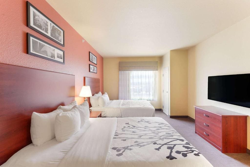 Queen Suite room - Image 1