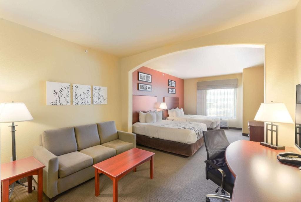 Queen Suite room - Image 3