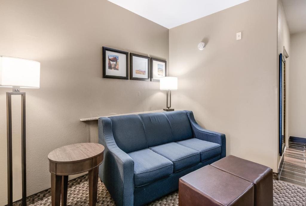 King Suite with Sofa Bed - Non-Smoking room - Image 1