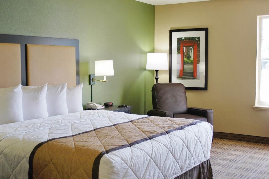 Studio with 1 King Bed - Non-Smoking room - Image 1