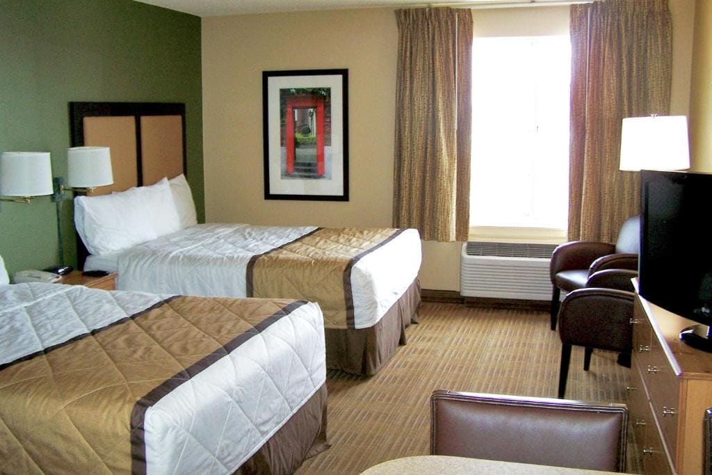 Studio with 2 Queen Beds - Non-Smoking room - Image 1