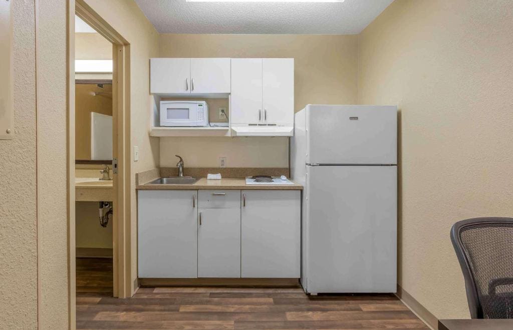 Studio with Two Double Beds - Non-Smoking room - Image 2