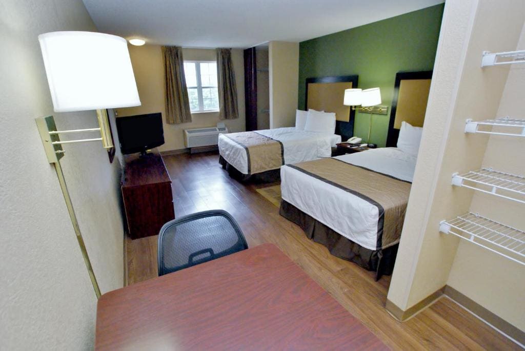 Studio with Two Double Beds - Non-Smoking room - Image 3