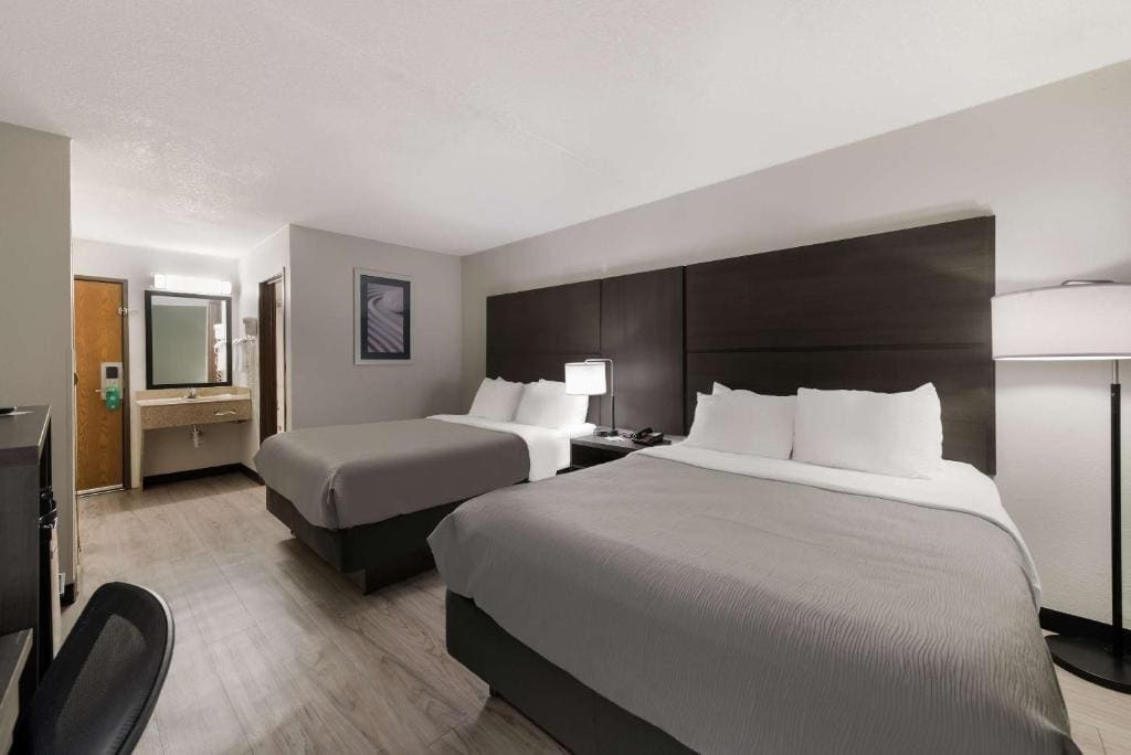 Standard Queen Room with Two Queen Beds - Non-Smoking room - Image 1