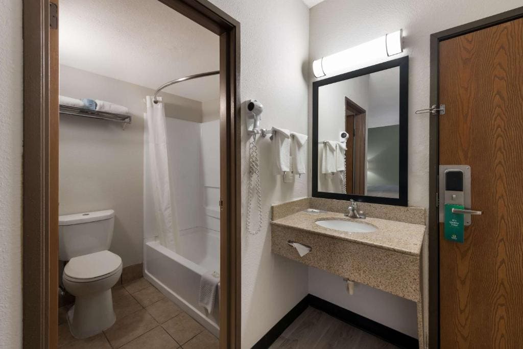 Standard King Room - Non-Smoking room - Image 3