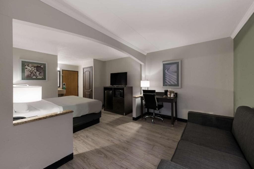 King Room - Non-Smoking room - Image 2