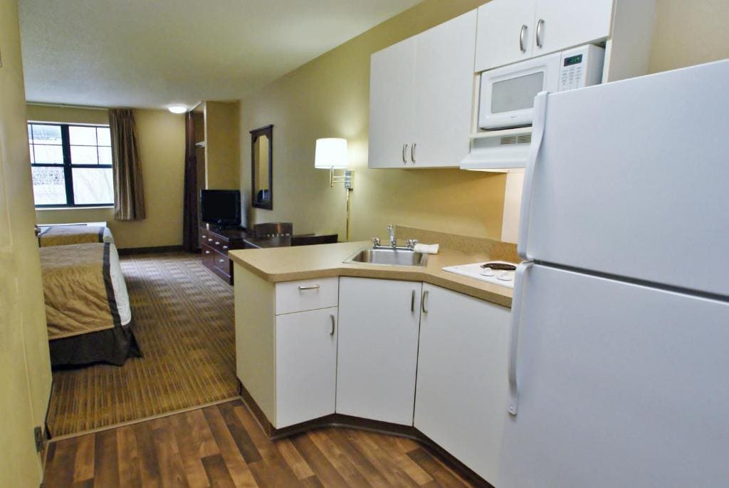 Studio with 2 Double Beds - Non-Smoking room - Image 2
