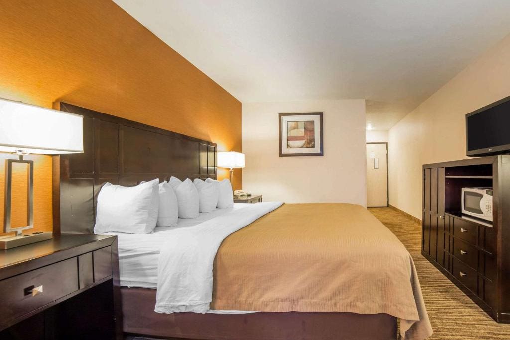Standard King Room - Non-Smoking room - Image 1