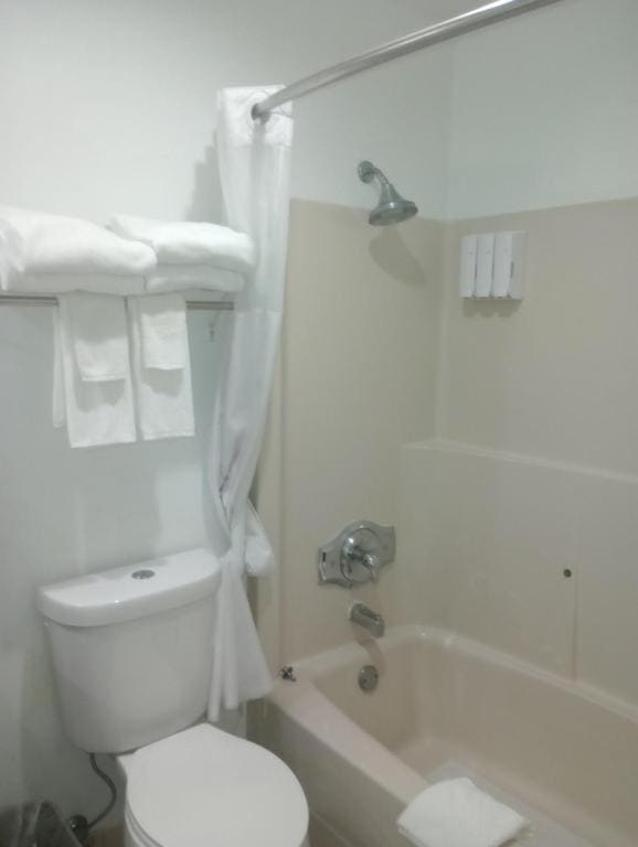 King Room Newer Room- Accessible/Non-Smoking room - Image 3