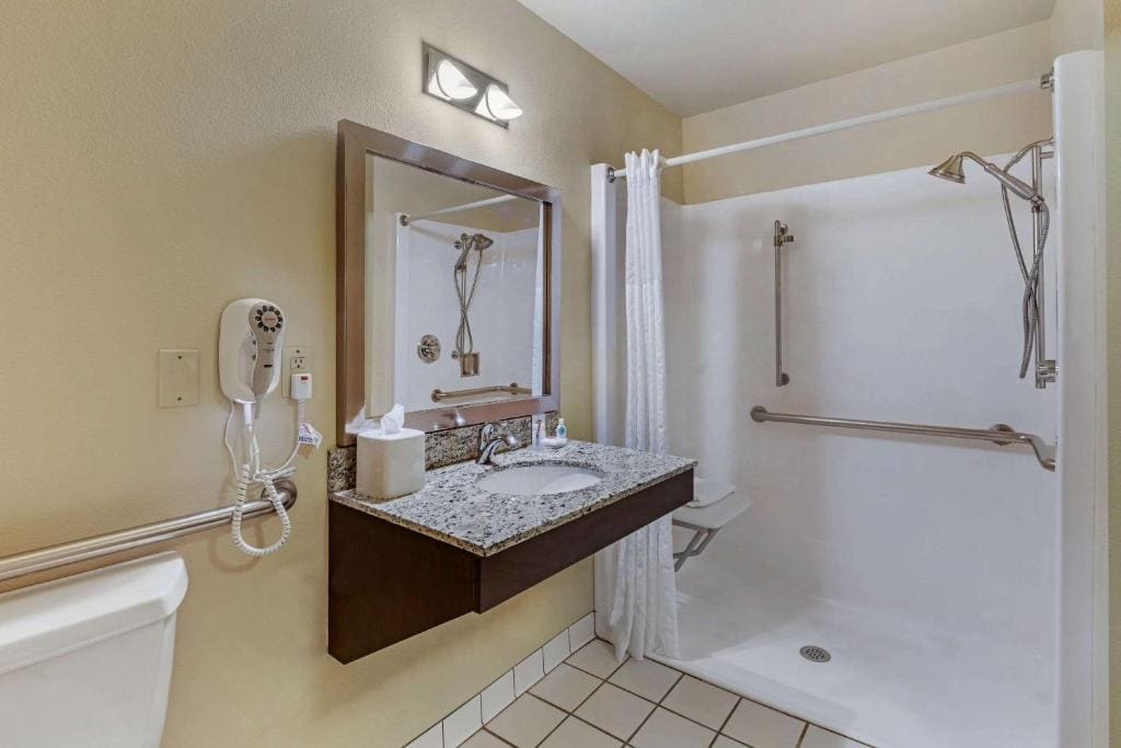 King Room - Accessible/Non-Smoking room - Image 1