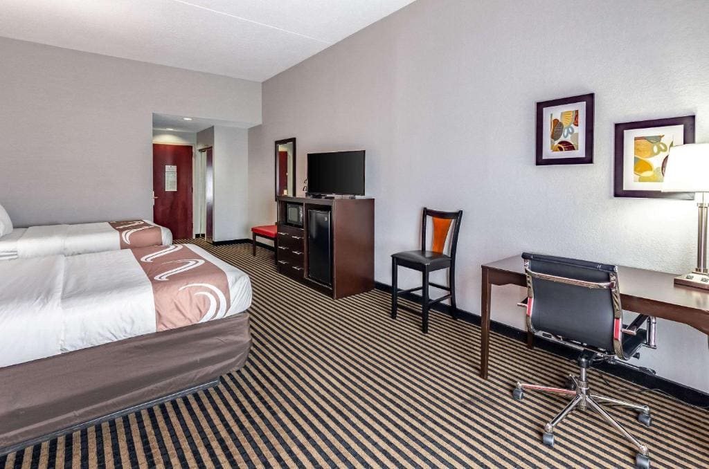 Queen Room with Two Queen Beds - Non-Smoking room - Image 1