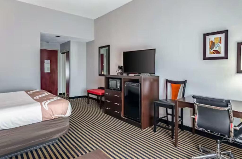 King Room - Accessible/Non-Smoking room - Image 3